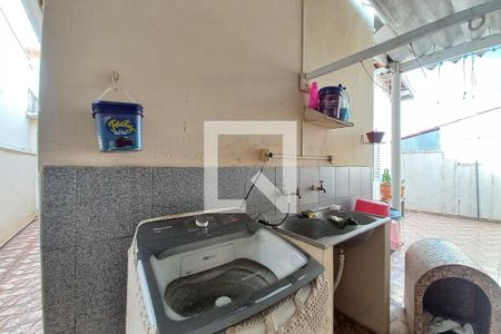 Casa à venda com 211m², 3 quartos e 5 vagas Casa à venda com 211m², 3 quartos e 5 vagasÁrea de Serviço