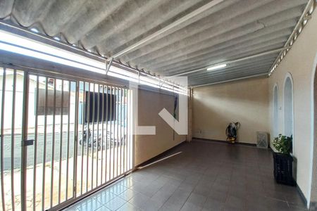 Casa à venda com 211m², 3 quartos e 5 vagas Casa à venda com 211m², 3 quartos e 5 vagasFrente da Casa