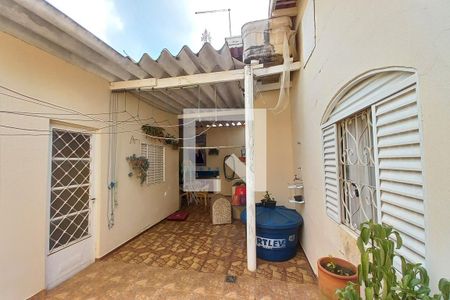 Casa à venda com 211m², 3 quartos e 5 vagas Casa à venda com 211m², 3 quartos e 5 vagasQuintal