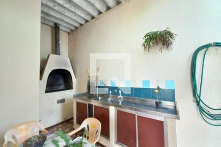 Casa à venda com 211m², 3 quartos e 5 vagas Casa à venda com 211m², 3 quartos e 5 vagasÁrea comum - Churrasqueira