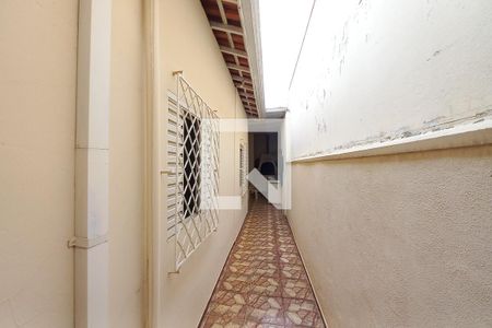Casa à venda com 211m², 3 quartos e 5 vagas Casa à venda com 211m², 3 quartos e 5 vagasCorredor