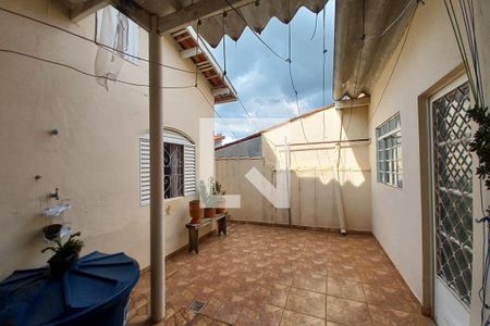 Casa à venda com 211m², 3 quartos e 5 vagas Casa à venda com 211m², 3 quartos e 5 vagasQuintal