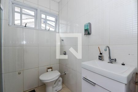 Casa para alugar com 390m², 3 quartos e 3 vagas Casa para alugar com 390m², 3 quartos e 3 vagasEdícula - Banheiro