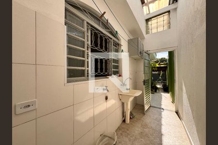 Casa à venda com 70m², 3 quartos e 4 vagasLavanderia