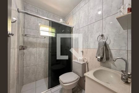 Casa à venda com 70m², 3 quartos e 4 vagasBanheiro