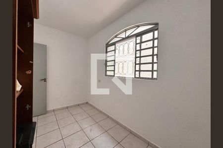 Casa à venda com 70m², 3 quartos e 4 vagasQuarto 2