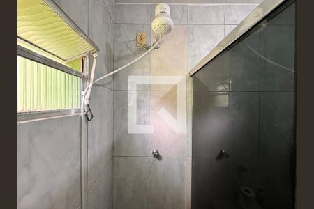 Casa à venda com 70m², 3 quartos e 4 vagasBanheiro
