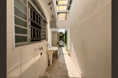 Casa à venda com 70m², 3 quartos e 4 vagasLavanderia