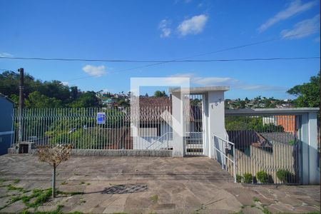 Casa à venda com 250m², 3 quartos e 2 vagas Casa à venda com 250m², 3 quartos e 2 vagasFachada