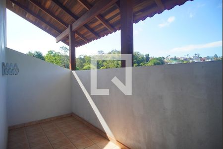Casa à venda com 250m², 3 quartos e 2 vagas Casa à venda com 250m², 3 quartos e 2 vagasVaranda
