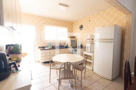 Casa à venda com 180m², 4 quartos e 2 vagasCozinha