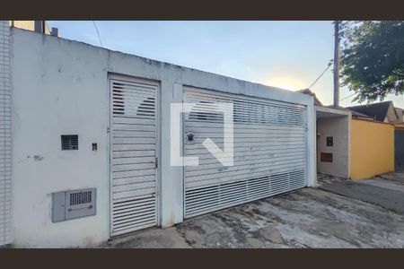 Casa para alugar com 350m², 3 quartos e 5 vagasFachada