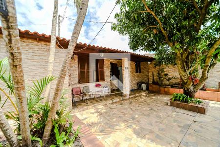 Casa à venda com 213m², 3 quartos e 2 vagasPátio