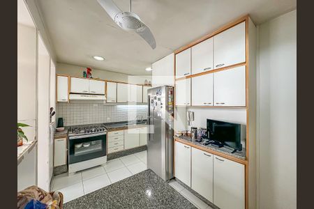Apartamento à venda com 210m², 4 quartos e 3 vagasCozinha
