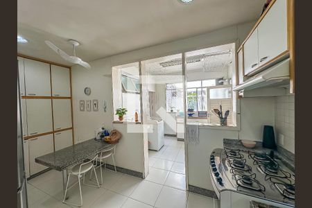 Apartamento à venda com 210m², 4 quartos e 3 vagasCozinha