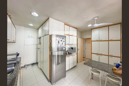 Apartamento à venda com 210m², 4 quartos e 3 vagasCozinha