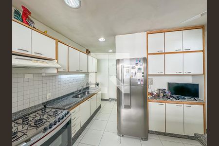Apartamento à venda com 210m², 4 quartos e 3 vagasCozinha