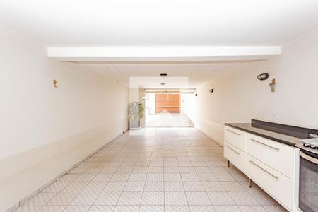 Garagem interna de casa à venda com 3 quartos, 200m² em Vila Brasilio Machado, São Paulo