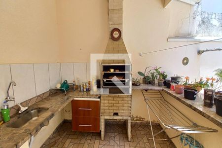 Casa à venda com 225m², 3 quartos e 2 vagas Casa à venda com 225m², 3 quartos e 2 vagasÁrea comum - Churrasqueira