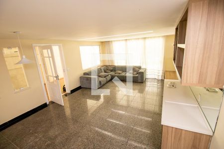 Sala de casa de condomínio à venda com 4 quartos, 280m² em Recreio dos Bandeirantes, Rio de Janeiro