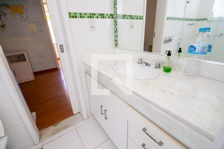 Banheiro quarto 1 (canadense) de casa de condomínio à venda com 4 quartos, 280m² em Recreio dos Bandeirantes, Rio de Janeiro