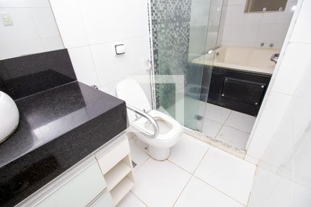 Casa de condomínio à venda com 280m², 4 quartos e 3 vagasBanheiro quarto 3