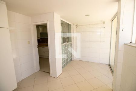 Casa de condomínio à venda com 280m², 4 quartos e 3 vagasÁrea de Serviço