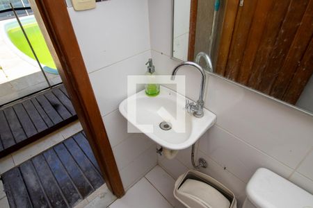 Casa de condomínio à venda com 280m², 4 quartos e 3 vagasBanheiro externo