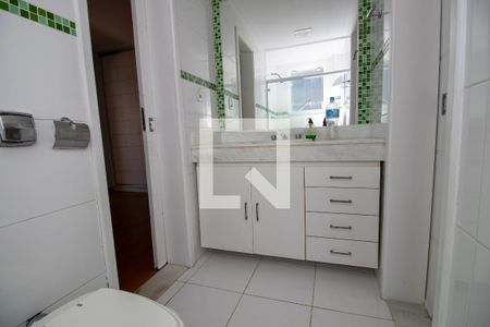 Casa de condomínio à venda com 280m², 4 quartos e 3 vagasBanheiro quarto 1 (canadense)