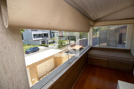 Casa de condomínio à venda com 280m², 4 quartos e 3 vagasEscritório