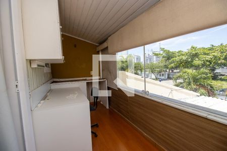 Casa de condomínio à venda com 280m², 4 quartos e 3 vagasEscritório