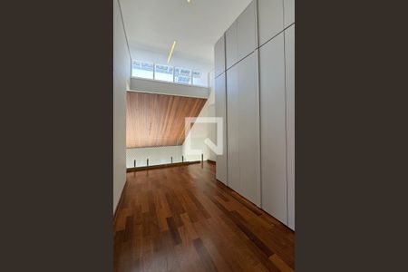 Casa de condomínio à venda com 500m², 3 quartos e 4 vagasCorredor