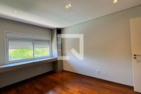 Casa de condomínio à venda com 500m², 3 quartos e 4 vagasSuíte 2