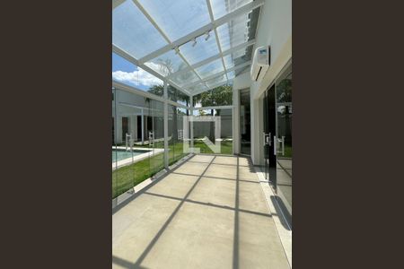 Casa de condomínio à venda com 500m², 3 quartos e 4 vagasVaranda