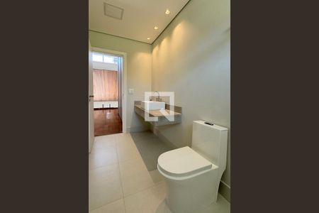 Casa de condomínio à venda com 500m², 3 quartos e 4 vagasBanheiro Corredor