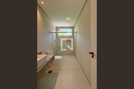 Casa de condomínio à venda com 500m², 3 quartos e 4 vagasBanheiro Corredor