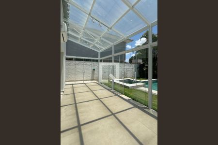 Casa de condomínio à venda com 500m², 3 quartos e 4 vagasVaranda