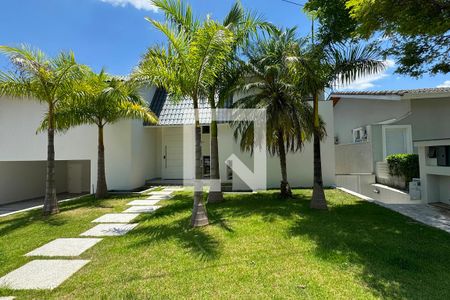 Casa de condomínio à venda com 500m², 3 quartos e 4 vagasFachada