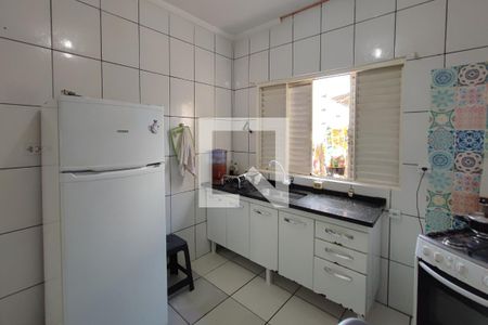 Casa à venda com 150m², 2 quartos e 2 vagas Casa à venda com 150m², 2 quartos e 2 vagasCozinha