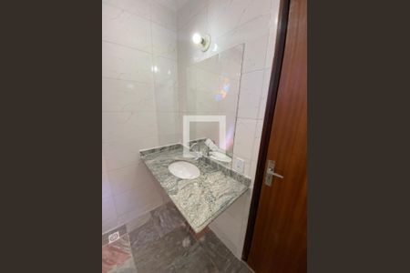 Casa à venda com 130m², 3 quartos e 2 vagasBanheiro