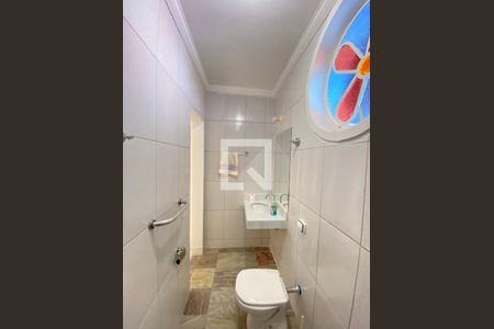 Casa à venda com 130m², 3 quartos e 2 vagasBanheiro