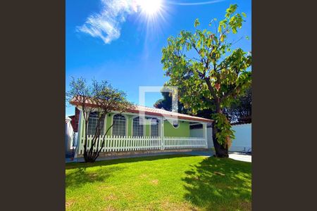 Casa à venda com 130m², 3 quartos e 2 vagasFachada