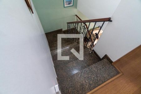 Casa à venda com 280m², 3 quartos e 6 vagasEscada