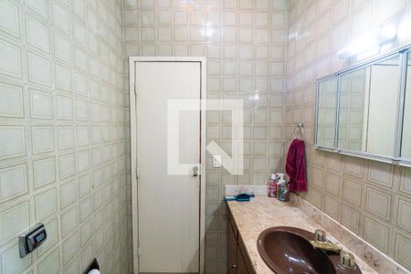 Casa à venda com 280m², 3 quartos e 6 vagasBanheiro da Suíte 2