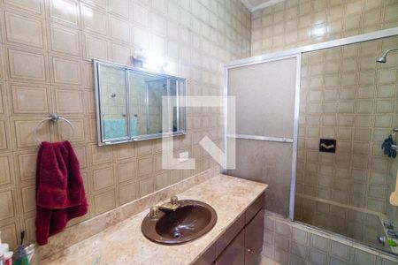 Casa à venda com 280m², 3 quartos e 6 vagasBanheiro da Suíte 2