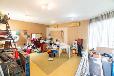 Casa à venda com 280m², 3 quartos e 6 vagasQuarto dos Fundos