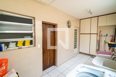 Casa à venda com 280m², 3 quartos e 6 vagasÁrea de Serviço