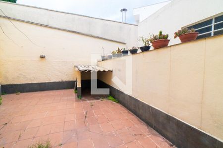 Casa à venda com 280m², 3 quartos e 6 vagasQuintal Detalhe