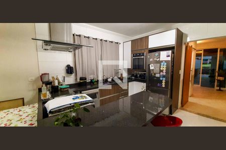 Casa para alugar com 358m², 4 quartos e 6 vagasCozinha