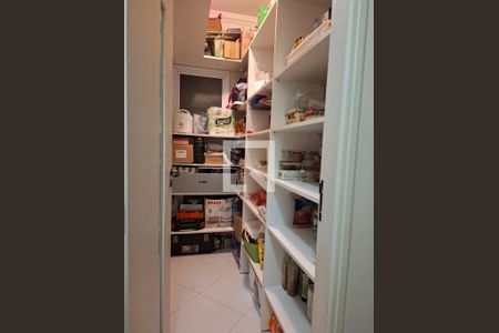 Casa para alugar com 358m², 4 quartos e 6 vagasDispensa